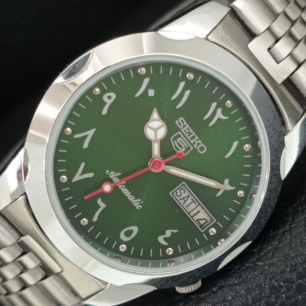 Vintage 1975 Seiko Automatic Mens Silver Watch W/daydate & White accents